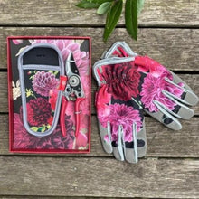 Load image into Gallery viewer, British Bloom design Ladies Gift Set includes Pruner with holster and matching gardening gloves