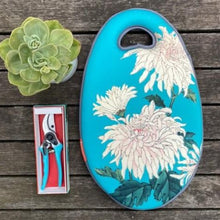 Load image into Gallery viewer, Gift set includes Chrysanthemum patterned kneeler and bypass secateurs.
